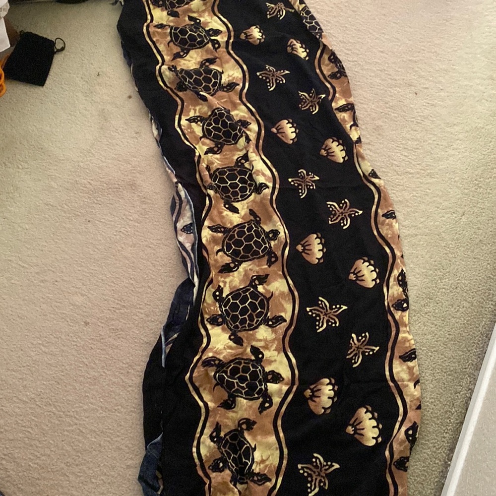 Gorgeous black and gold Tahitian pareo!